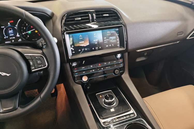 Used Jaguar F-PACE 2016 2.0T Two-Wheel Drive Urban Luxury Edition
