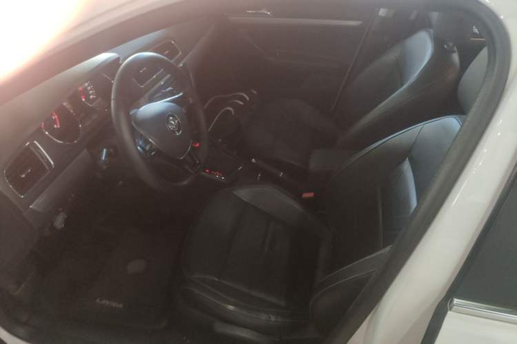 Used Volkswagen Lavida 2015 230TSI DSG Comfort Edition
