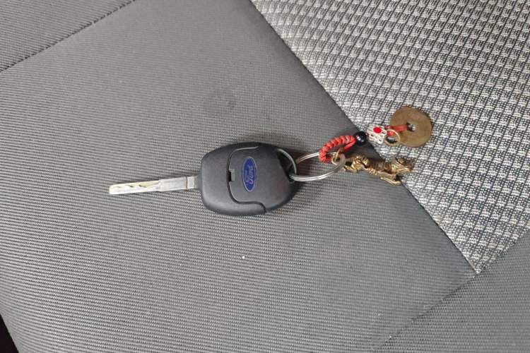 Used Ford Transit 2019 2.0T Diesel Multi-Purpose Commercial Vehicle Short Wheelbase Low Roof 6-Seater China VI Standard
