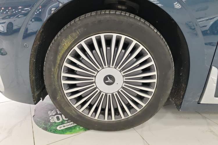 Used VOYAH Dream 2025 PHEV Four-Wheel-Drive Flagship Kunpeng Edition
