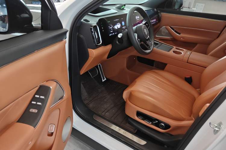 Used Hima AITO M8 2025 Extended-Range Max+ Version 53.4 kWh 5-Seater Edition
