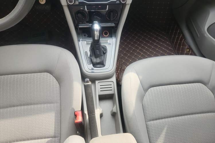 Used Volkswagen Bora 2013 1.6L Automatic Fashion Model
