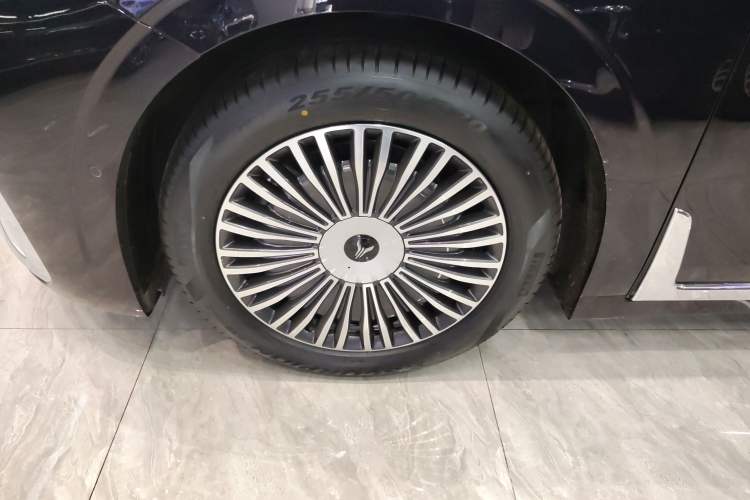 Used VOYAH Dream 2025 PHEV Four-Wheel-Drive Flagship Kunpeng Edition
