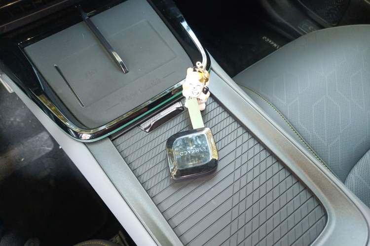 Used Lynk & Co 08 EM-P 2025 120km Long-Range Pro
