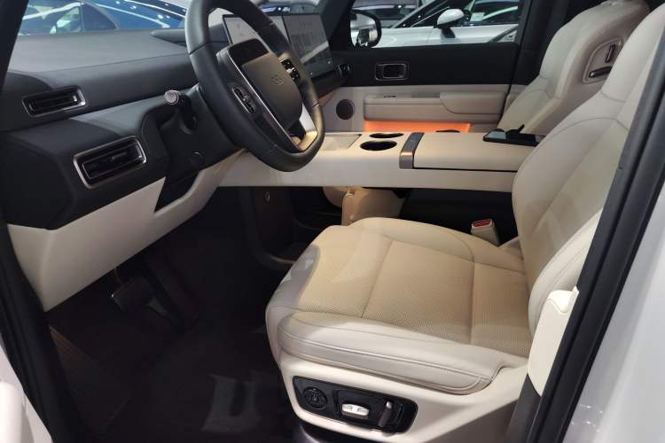 Used Li Auto MEGA 2025 Home Family Special Edition
