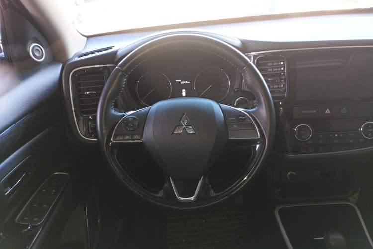 Used Mitsubishi Outlander 2019 2.0L Two-Wheel Drive Comfort Edition 5 Seats China VI Standard
