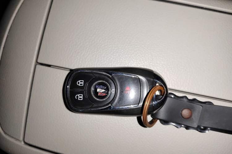 Used Buick GL8 2023 Land Executive Class Comfort Model
