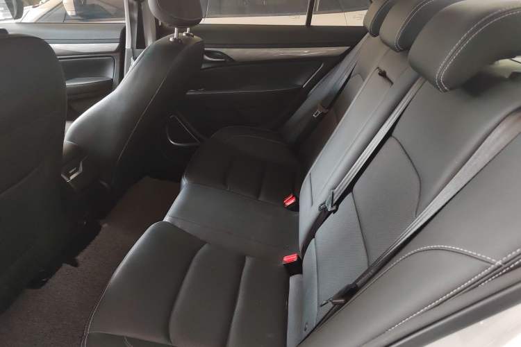 Used Geely Auto Emgrand 2019 Leading Edition 1.5L CVT Luxury Model China VI Standard
