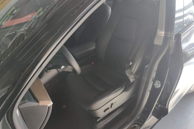 Used Tesla Model Y 2022 Long-Range All-Wheel-Drive Version