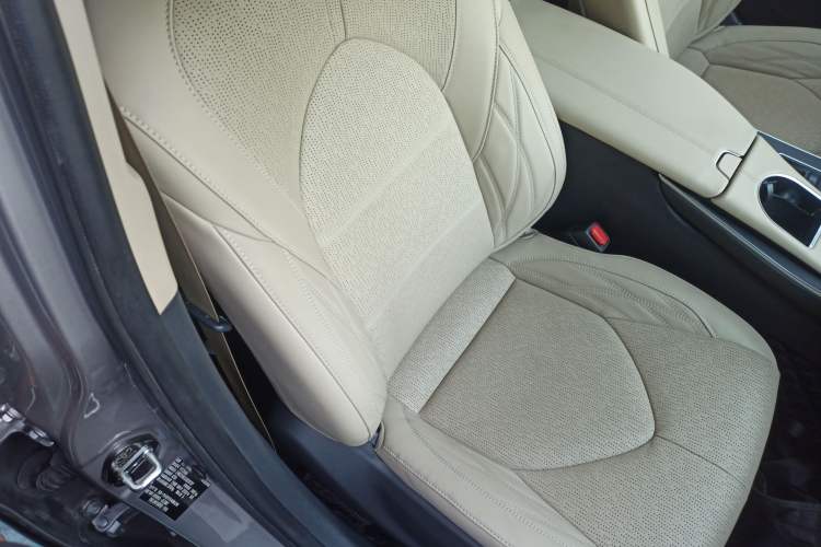 Used Toyota Avalon 2019 2.5L Touring Premium Version China VI Standard
