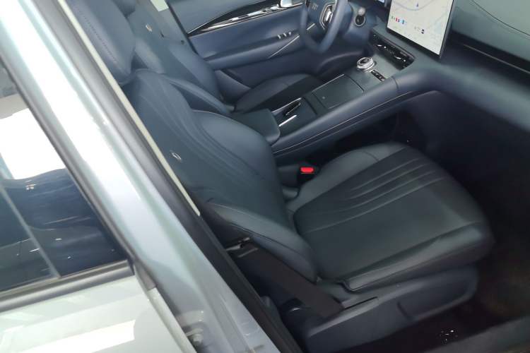 Used  E5 2024 440km Launch Edition
