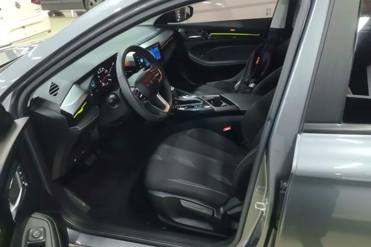 Used Roewe i5 2021 1.5L CVT Platinum Edition
