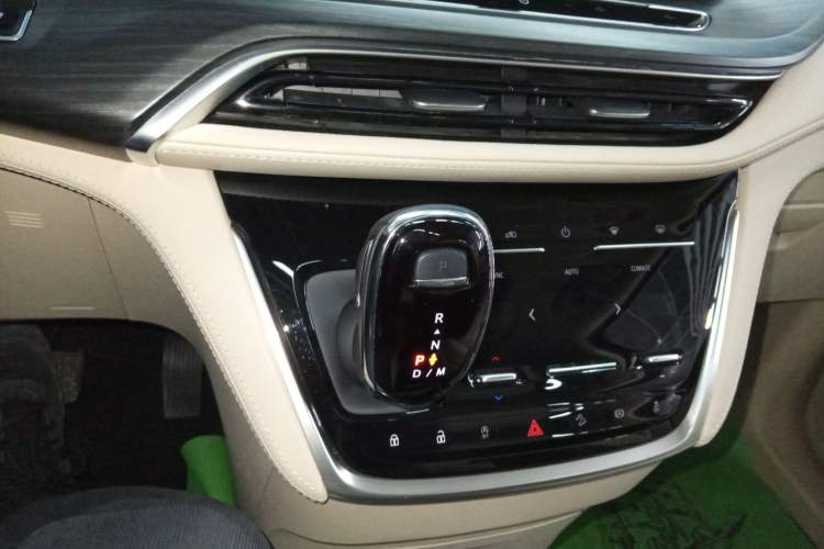 Used Buick GL8 2023 ES Lu Zun Deluxe Model
