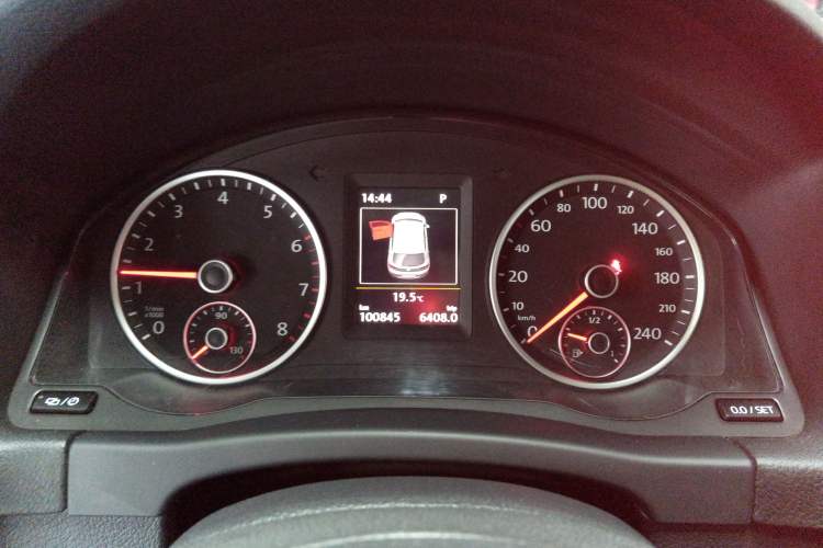 Used Volkswagen Tiguan 2015 1.8TSI Automatic All-Wheel-Drive Luxury Model
