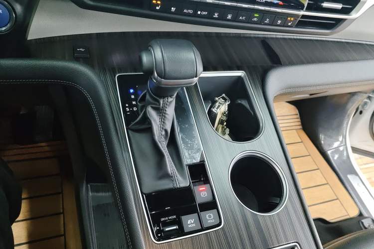 Used Toyota Granvia 2023 2.5L Hybrid Prestige VIP Edition
