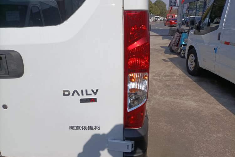 Used Iveco Eurocargo 2021 2.0T Manual Super-Rui Short Wheelbase High-Roof Side-Sliding Door F1A
