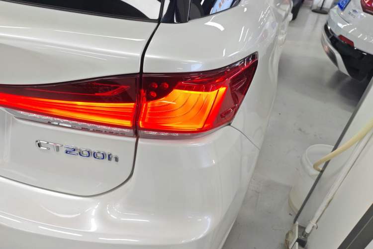 Used Lexus CT 2017 CT200h Elite Edition Solid Color China V Standard
