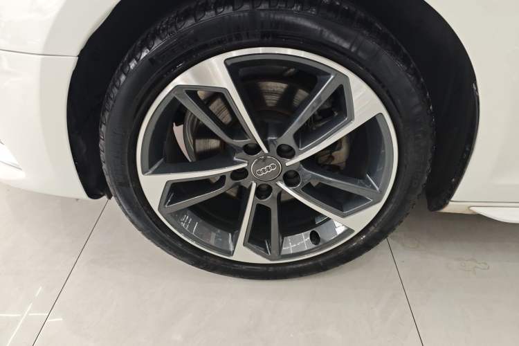 Used Audi A4L 2020 40 TFSI Fashionable and Elegant Model
