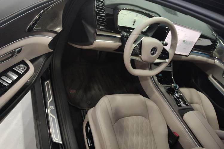 Used BYD Han 2025 EV with 701 km of Laser Radar-Enabled Intelligent Driving
