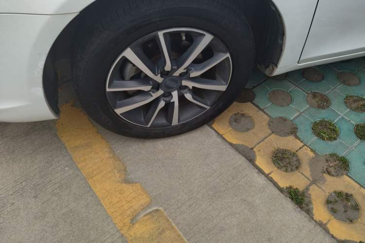 Used Geely Auto Emgrand 2019 Leading Edition 1.5L CVT Upward-Connected Model China VI Standard
