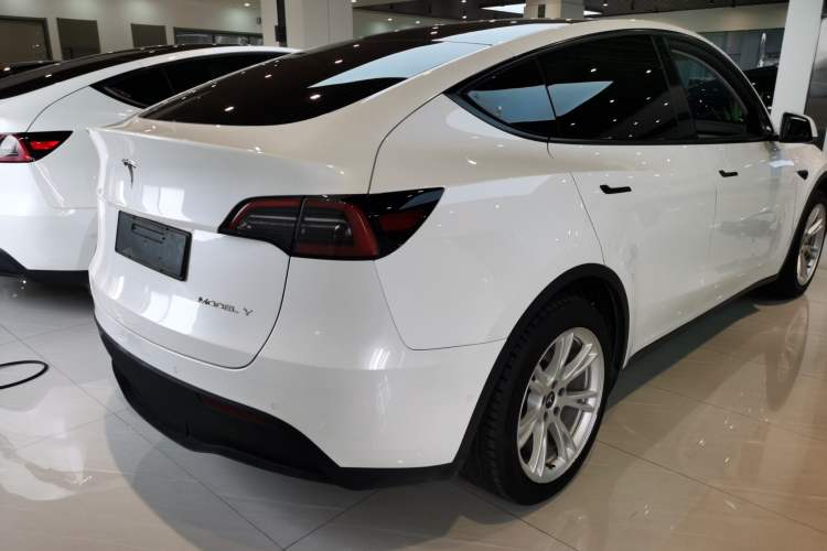 Used Tesla Model Y 2022 Long-Range All-Wheel-Drive Version
