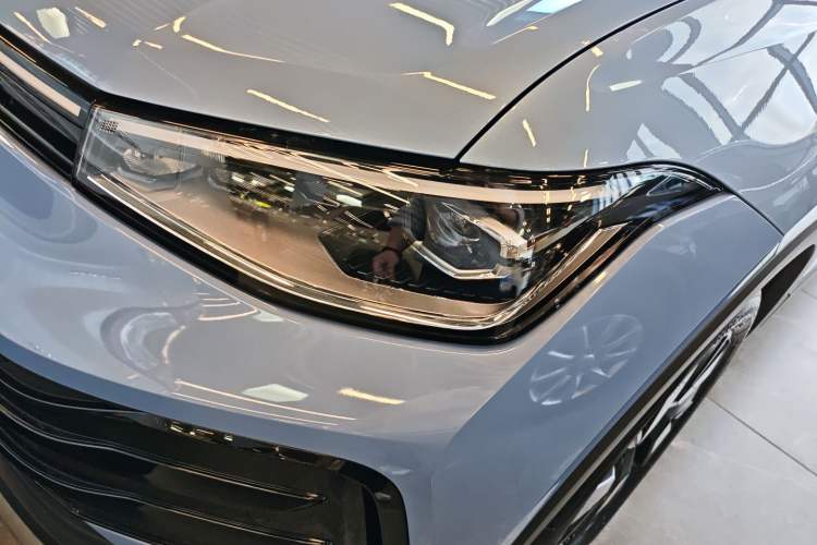 Used Volkswagen Tharu 2025 NewRui 300TSI Prestige Edition
