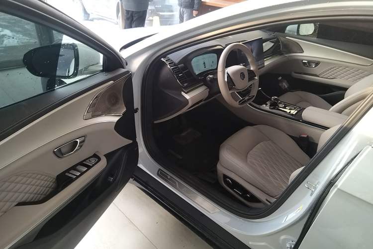 Used BYD Han 2024 EV Glory Edition 605KM Front-Wheel-Drive Premium Model
