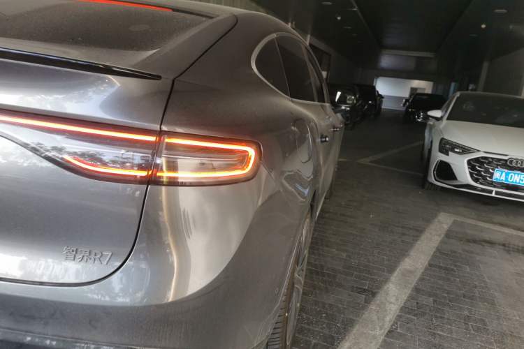 Used Hima Luxeed R7 2025 Range-Extended Version 251 km Max
