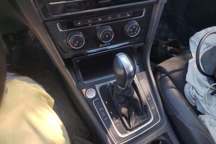 Used Volkswagen Golf 2018 230TSI Automatic Luxury Version
