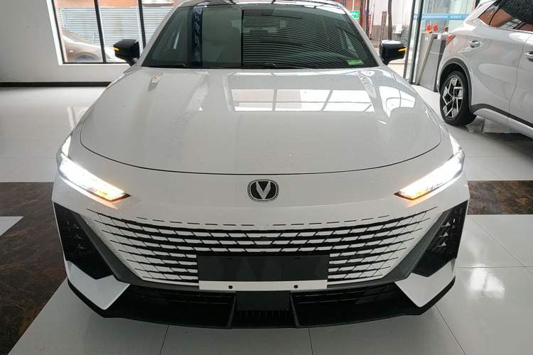 Used Changan UNI-V 2022 1.5T Prestige Version