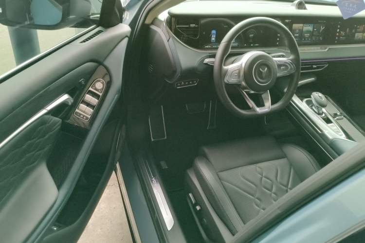 Used VOYAH FREE 2021 Four-Wheel Drive Standard Range-Extended Exclusive Luxury Package
