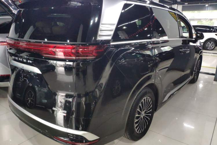 Used Denza D9 2025 DM-i Intelligent Drive 1020 Four-Wheel Drive Prestige Model
