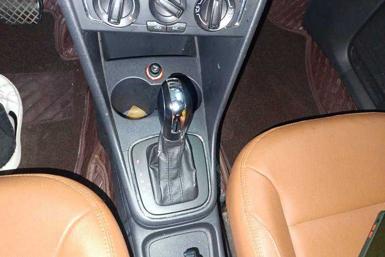 Used Volkswagen Polo 2014 1.6L Automatic Comfort Edition
