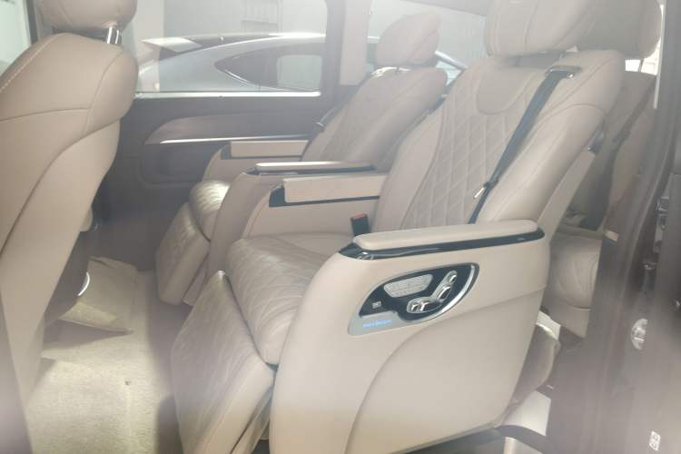 Used Mercedes-Benz V-Class 2021 V 260 Avantgarde Edition
