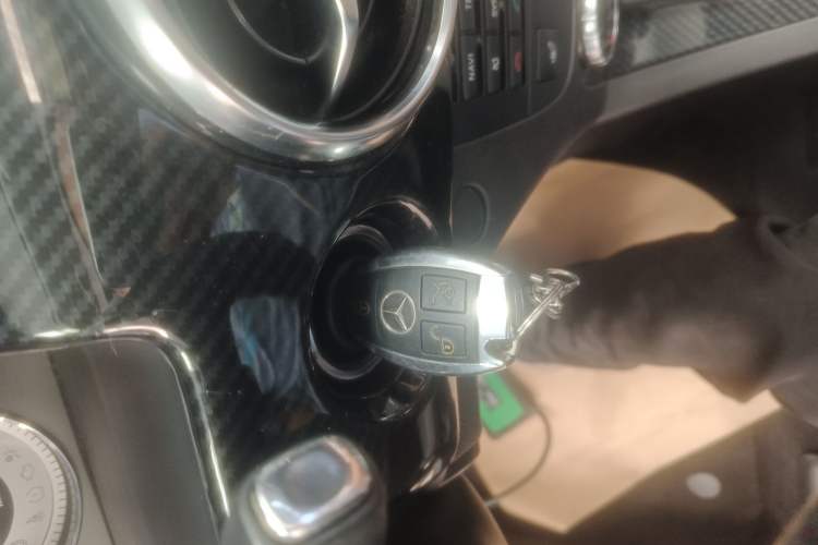 Used Mercedes-Benz GLK-Class 2013 GLK 300 4MATIC Dynamic Sunroof Model
