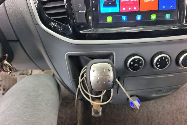 Used SAIC MAXUS Xintu V80 2023 2.0T Manual Classic Aoyuntong Short Wheelbase Ultra-Low Roof 5/6-Seater