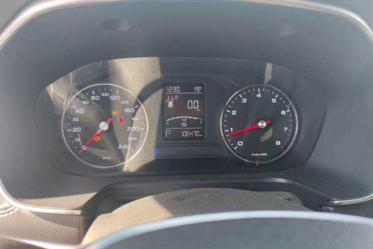 Used Roewe RX5 2016 20T Two-Wheel Drive Automatic Internet Smart Edition
