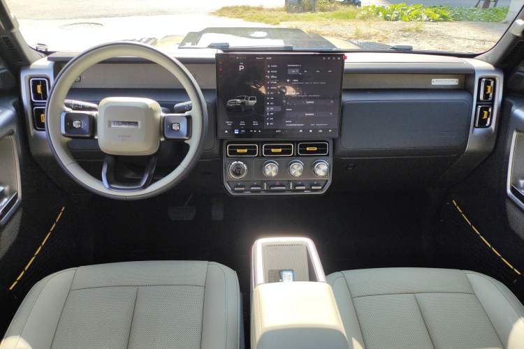 Used  V23 2025 501 Four-Wheel Drive Intelligent Driving Version
