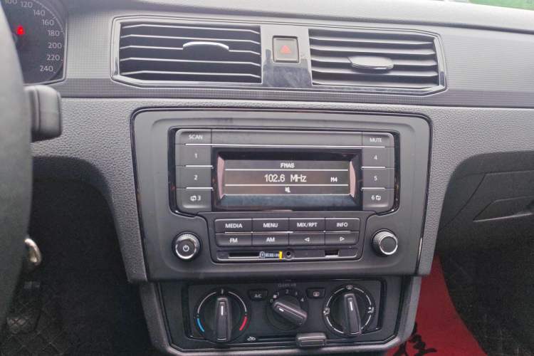 Used Volkswagen Santana 2016 1.4L Manual Fashion Edition