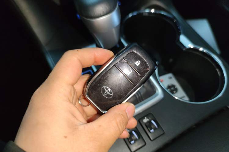 Used Toyota Highlander 2018 2.0T Four-Wheel Drive Luxury Version 7 Seats China VI Standard
