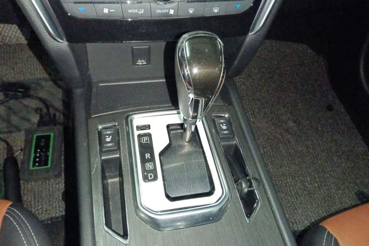 Used Venucia T90 2018 2.0L CVT Smart Connect Leading Edition China V Standard
