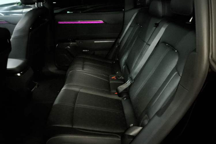 Used Zeekr 7X 2025 100 kWh Long-Range Rear-Wheel Drive with Intelligent Driving Features
