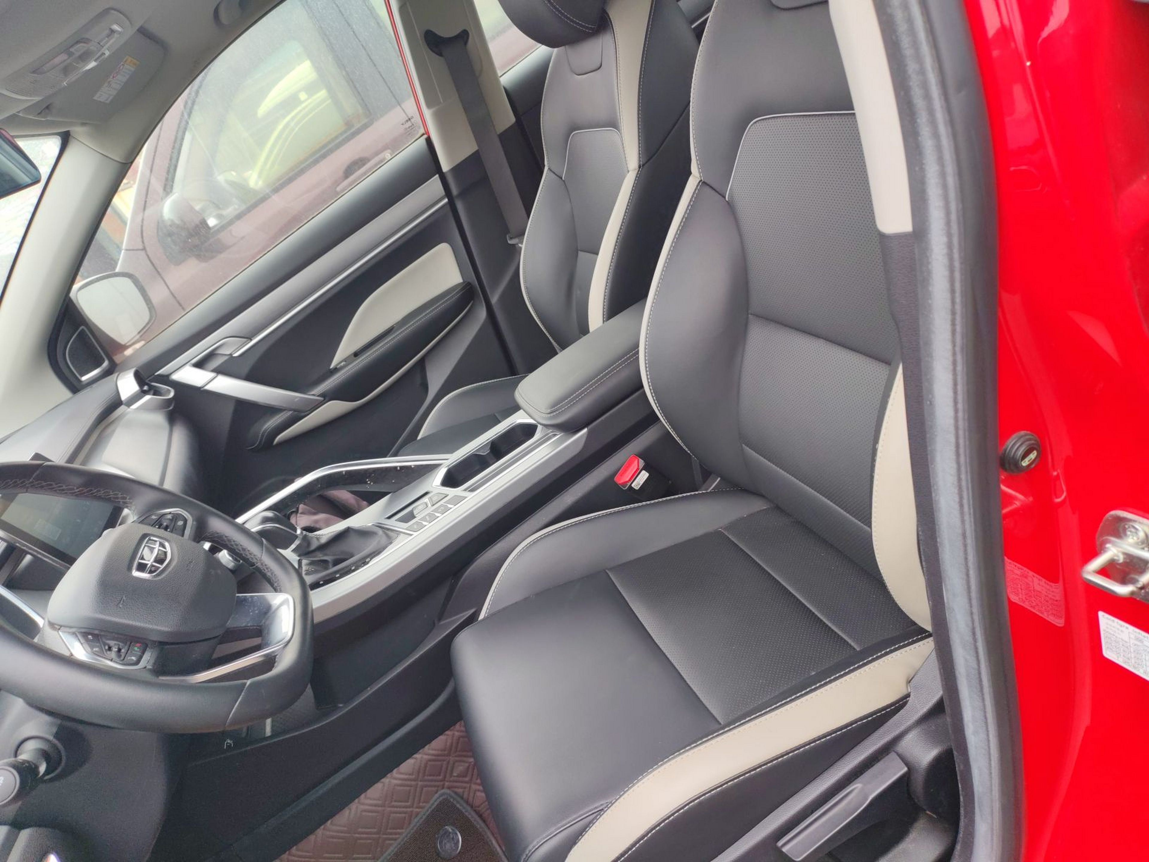 Переднее сиденье в автомобиле