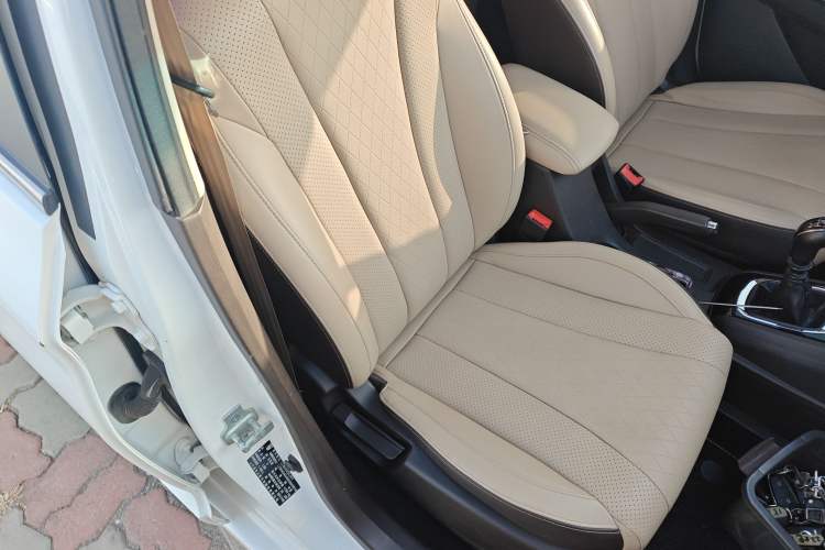 Used Baojun 310W 2017 1.5L Manual Fashion Model China V