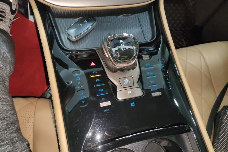 Used Denza D9 2022 DM-i 970 Four-Wheel Drive Flagship Model