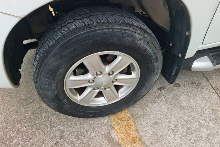 Used Isuzu JLM 2018 2.5T Two-Wheel Drive Diesel Luxury Version JE4D25Q5A
