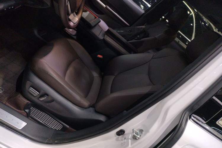 Used Toyota Granvia 2024 2.5L Hybrid Prestige PLUS Four-Wheel Drive Version
