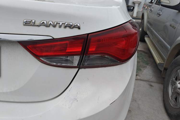 Used Hyundai Elantra (5th Generation / Langdong) 2016 1.6L Automatic Smart Version
