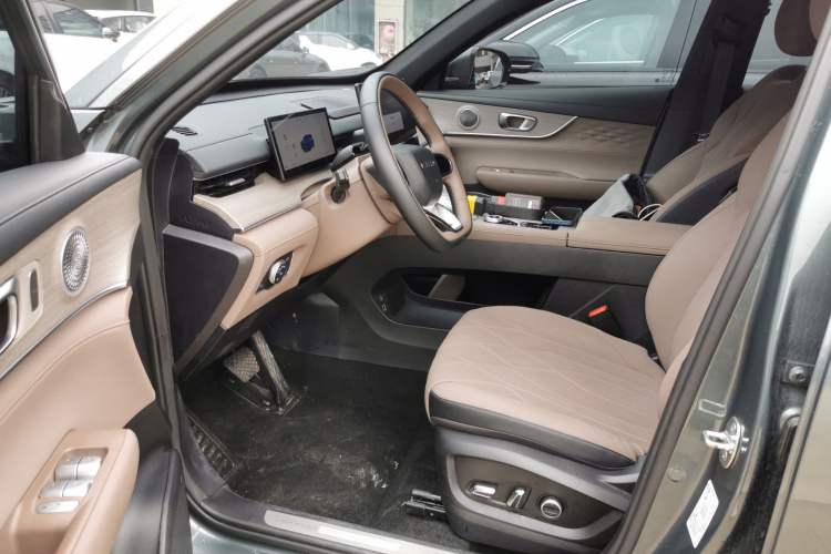 Used Chery Tiggo 8 PLUS 2025 290TGDI DCT Prestige 5-Seater
