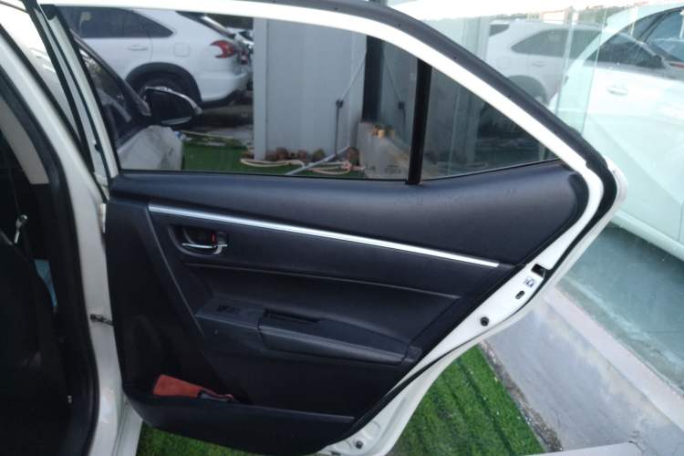 Used Toyota Corolla 2016 Dual-Engine 1.8L E-CVT Elite Edition
